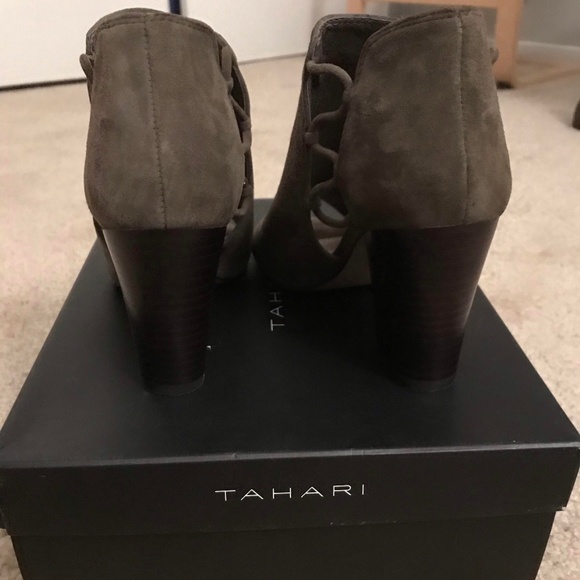 Tahari ankle booties size 6 NEW WITH BOX - Picture 7 of 7